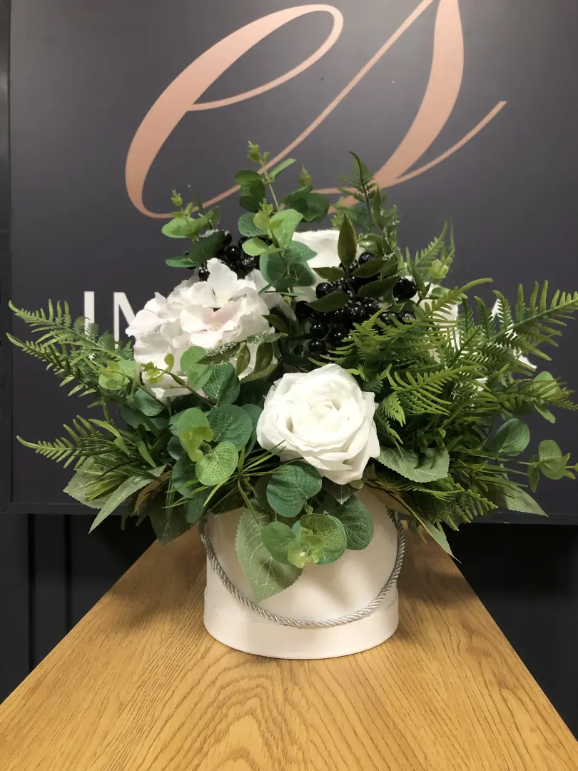 Flower Box z Kwiatów Sztucznych Białe Róże i Hortensje - obrazek 4