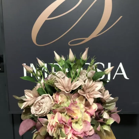 Flower Box z Kwiatów Sztucznych Z Clematisami