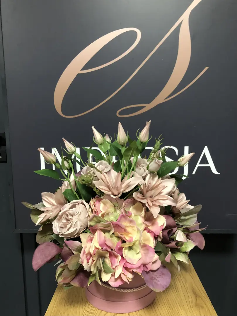 Flower Box z Kwiatów Sztucznych Z Clematisami