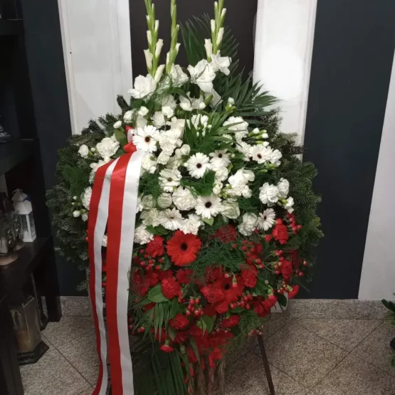 Wieniec z Kwiatów Żywych w Barwach Państwowych