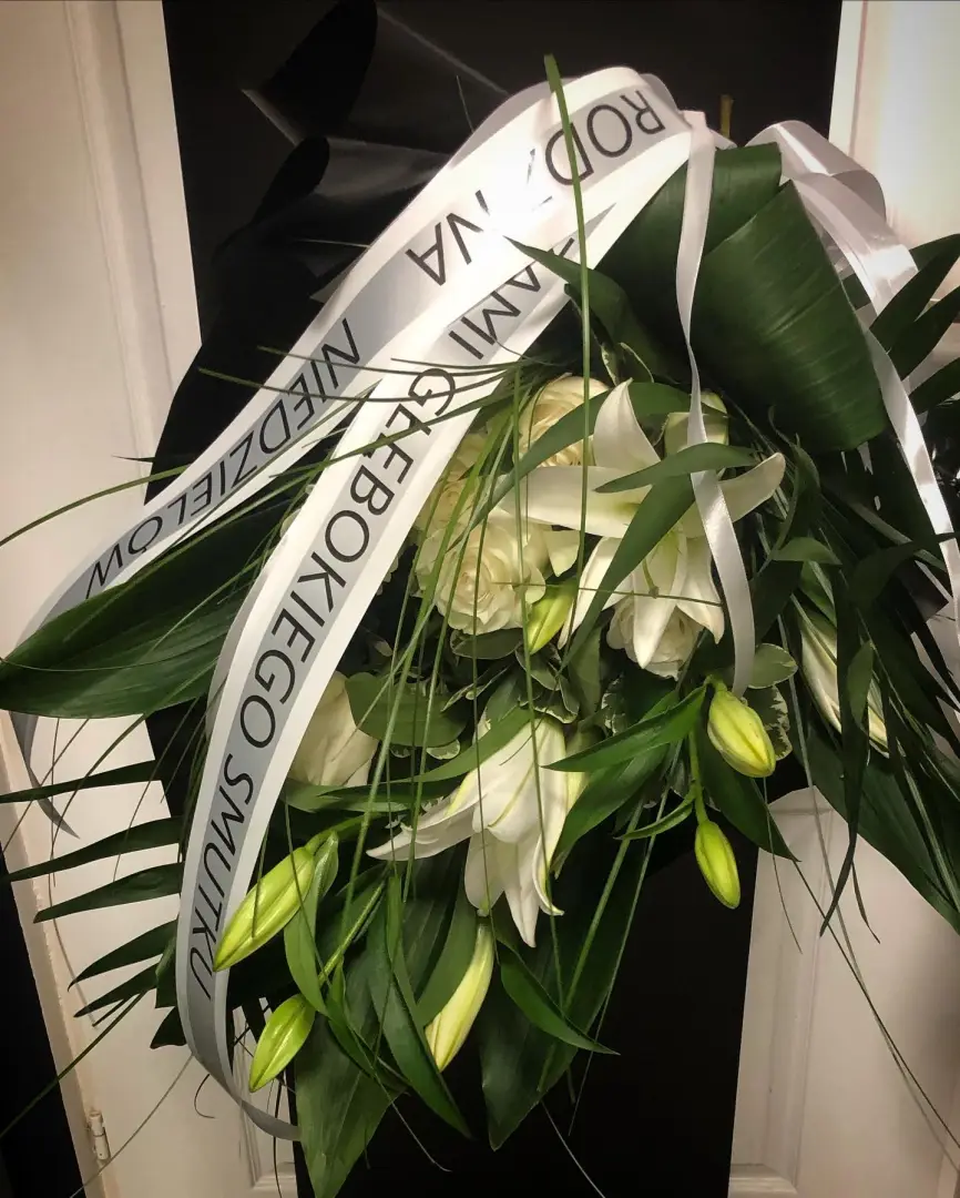 Bukiet pogrzebowy stopniowany z liliami