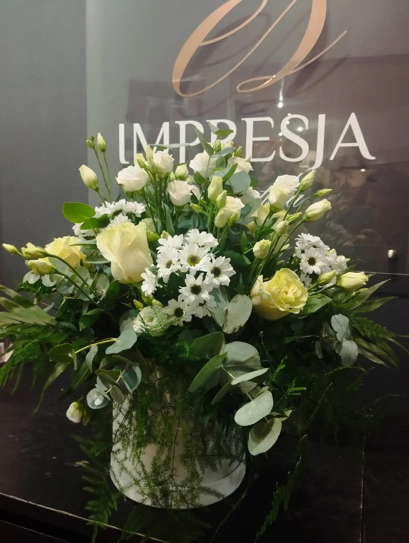 Flowerbox z białymi kwiatami - obrazek 3
