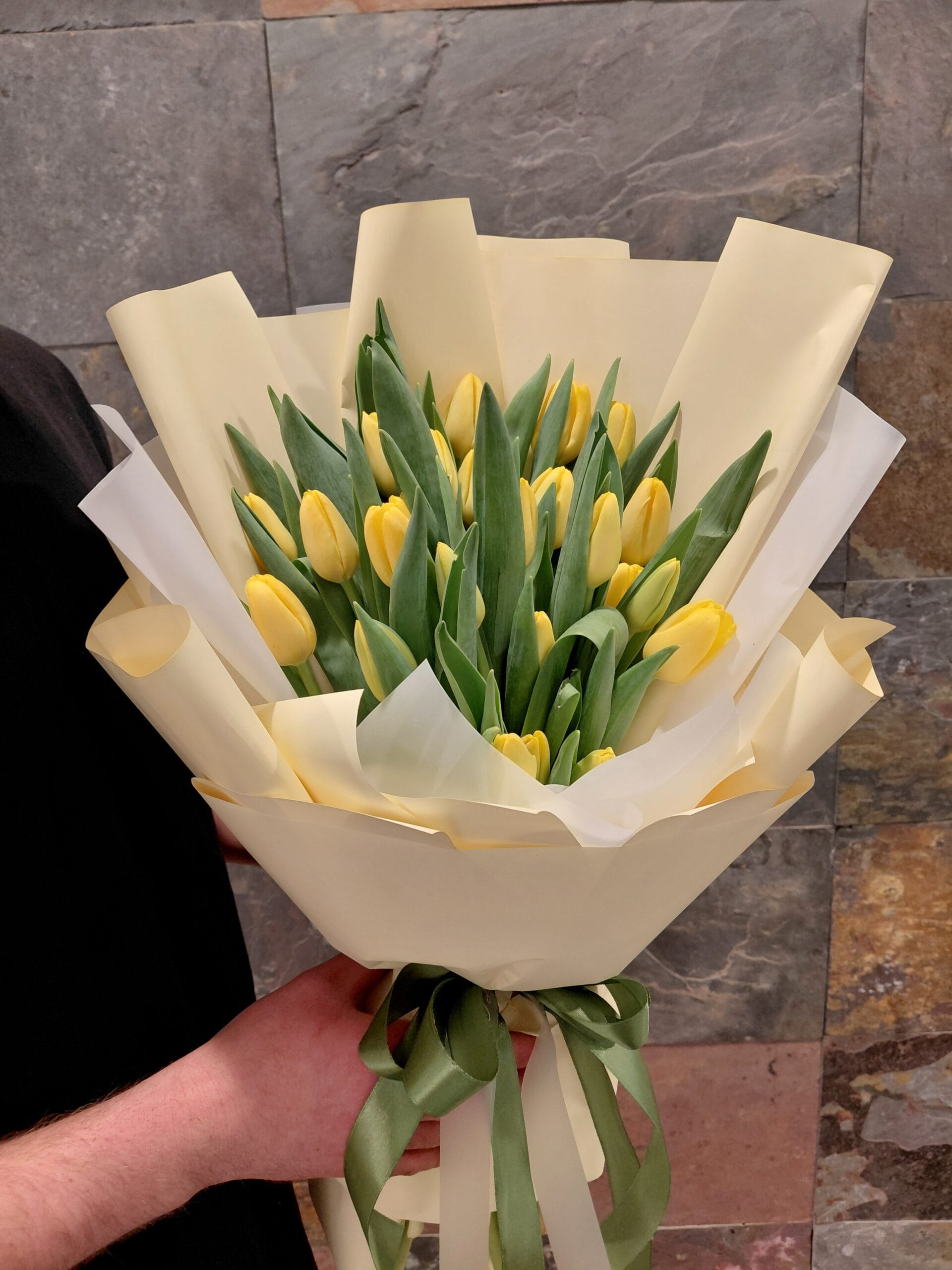 Bukiet żółtych tulipanów - obrazek 2