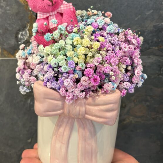 Ceramiczny flowerbox z kokardą i misiem